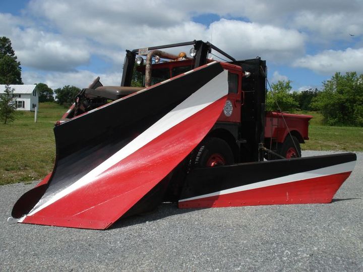 http://www.badgoat.net/Old Snow Plow Equipment/Trucks/Walter 100 Traction/Walter Snowfighters of Upstate New York/GW720H540-10.jpg
